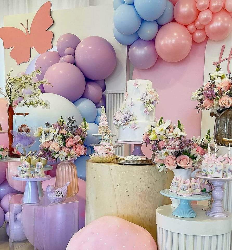 Baby shower — ścianka balonowa i tort